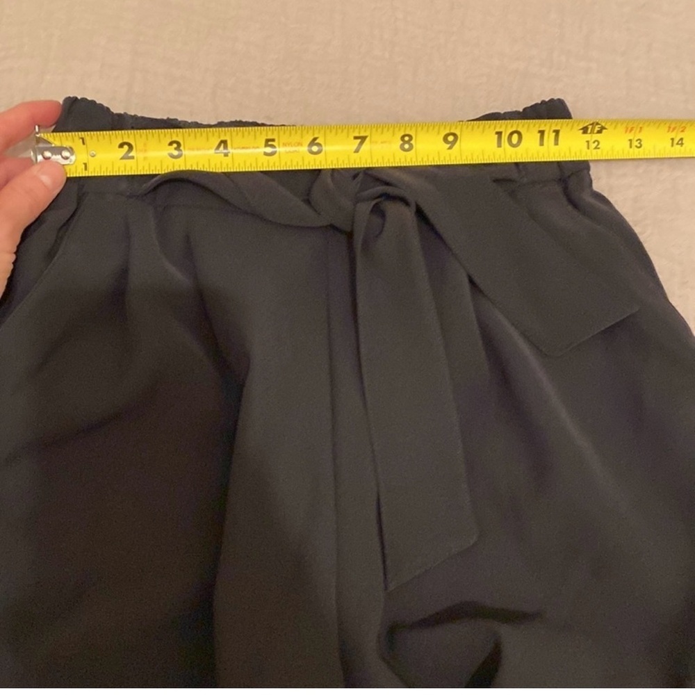 Lululemon athletica Noir Woven black pants . Size 4 Very good condition - Picture 8 of 10